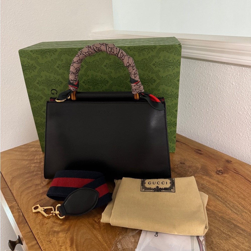 Gucci Black Shoulder Bag with bamboo handle